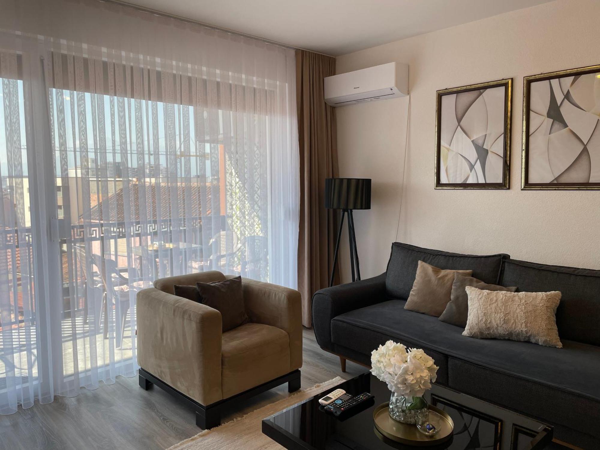 Apartment Prizreni-Free Private Parking Екстериор снимка