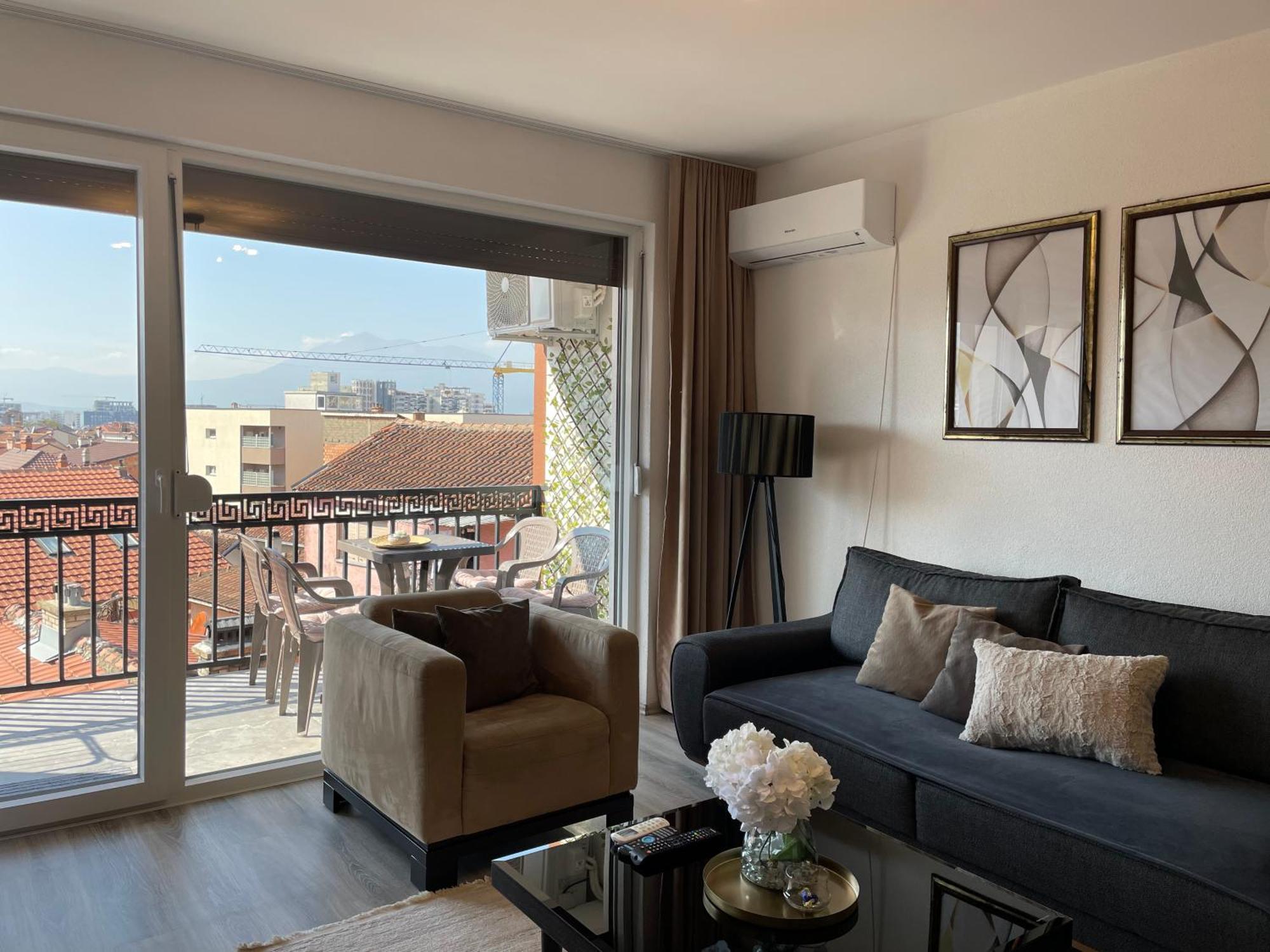 Apartment Prizreni-Free Private Parking Екстериор снимка