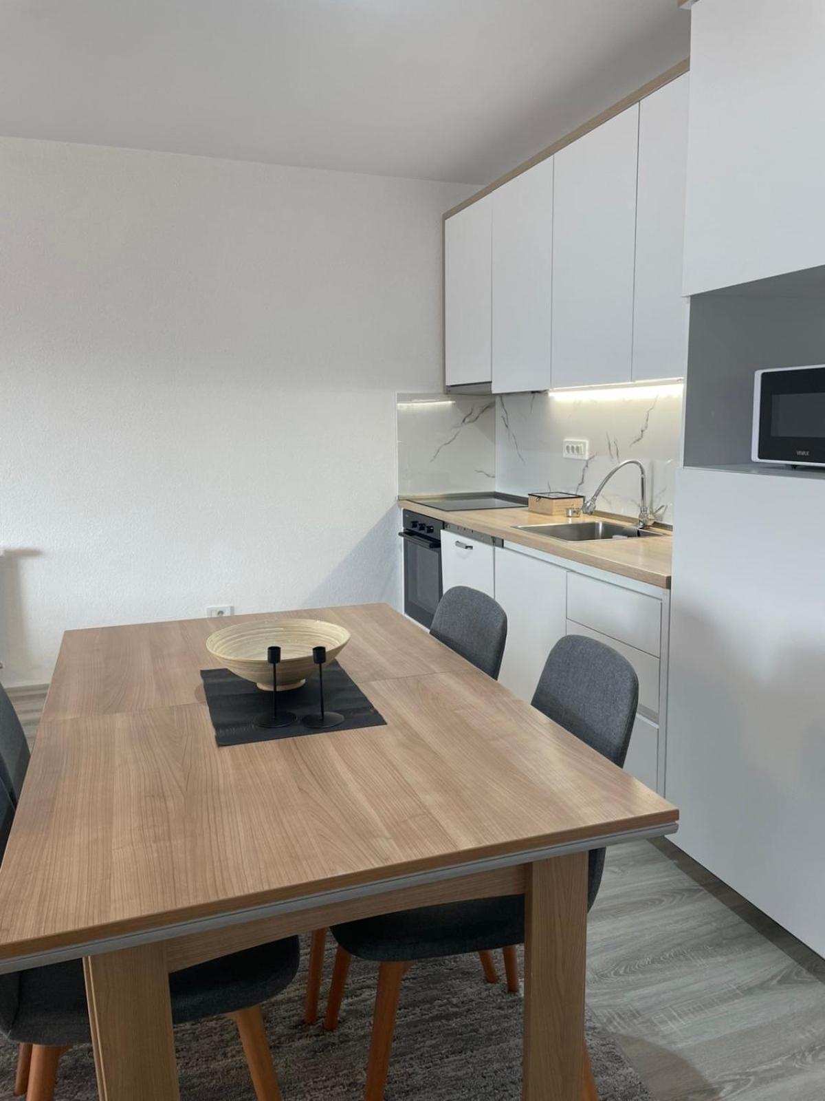 Apartment Prizreni-Free Private Parking Екстериор снимка