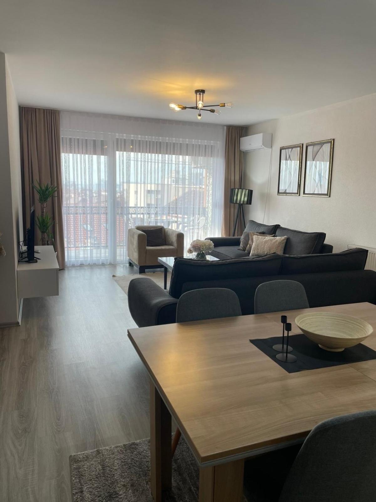 Apartment Prizreni-Free Private Parking Екстериор снимка