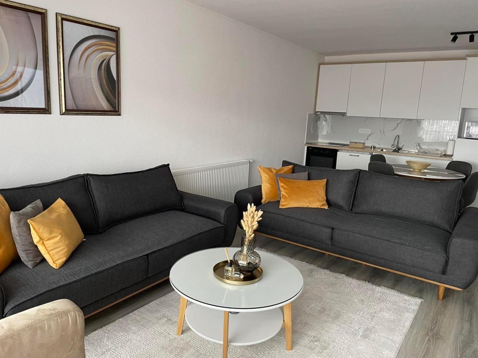 Apartment Prizreni-Free Private Parking Екстериор снимка