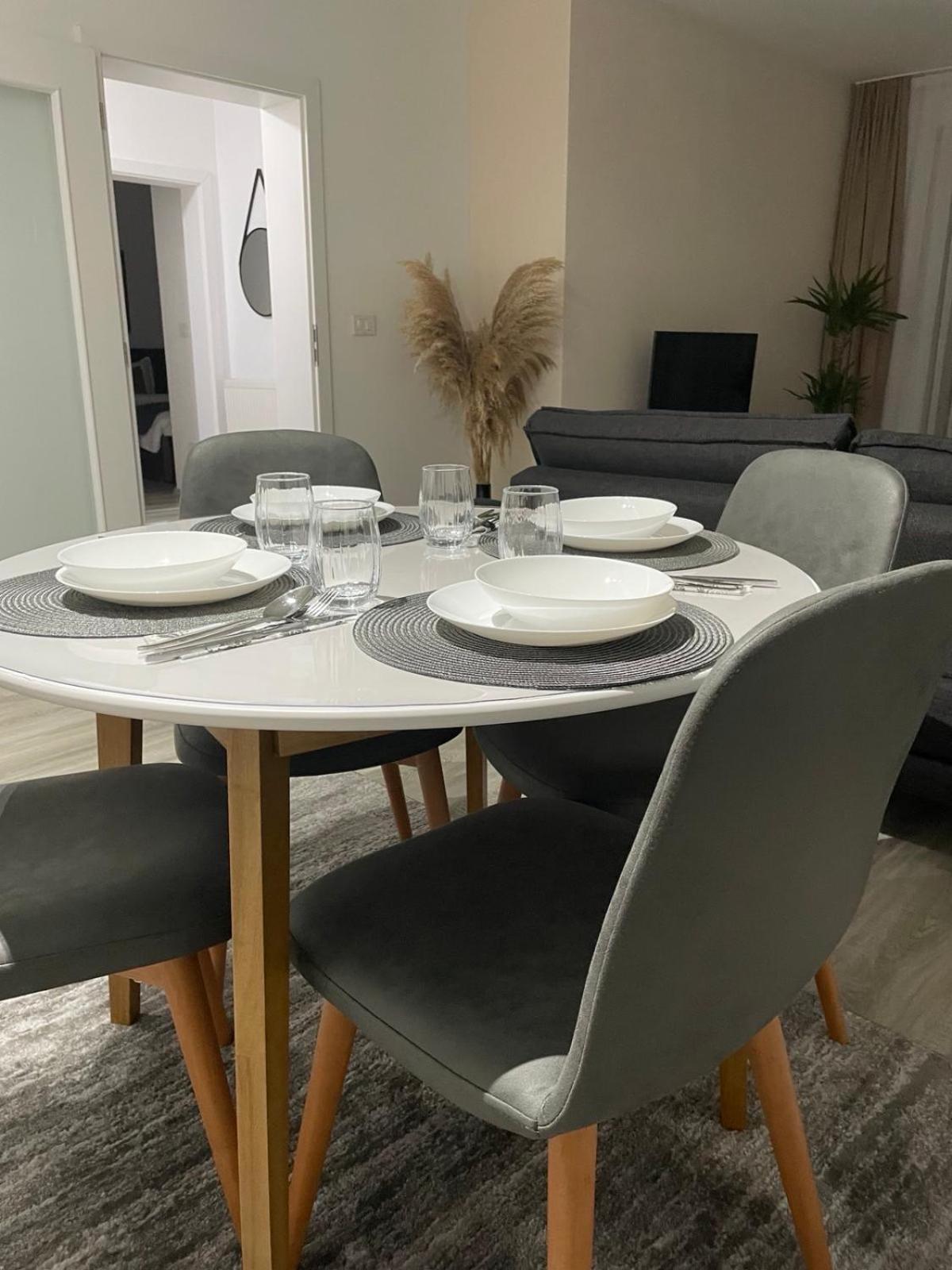 Apartment Prizreni-Free Private Parking Екстериор снимка